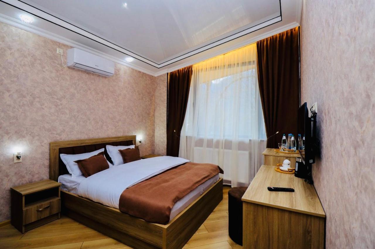 Hotel Evergreen Borjomi ภายนอก รูปภาพ